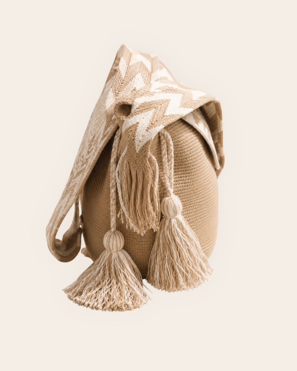 Side profile of Sand & Ivory Wayuu crochet artisan flap bucket bag