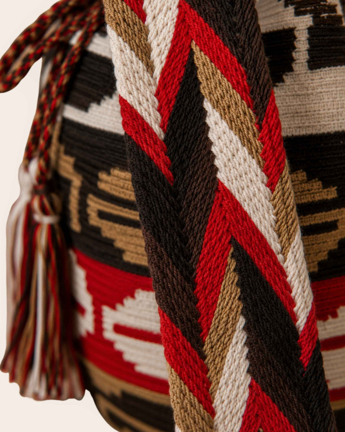 Maresa Red, Camel & Black Maze Pattern Wayuu Crochet Classic Mochila shoulder strap detail