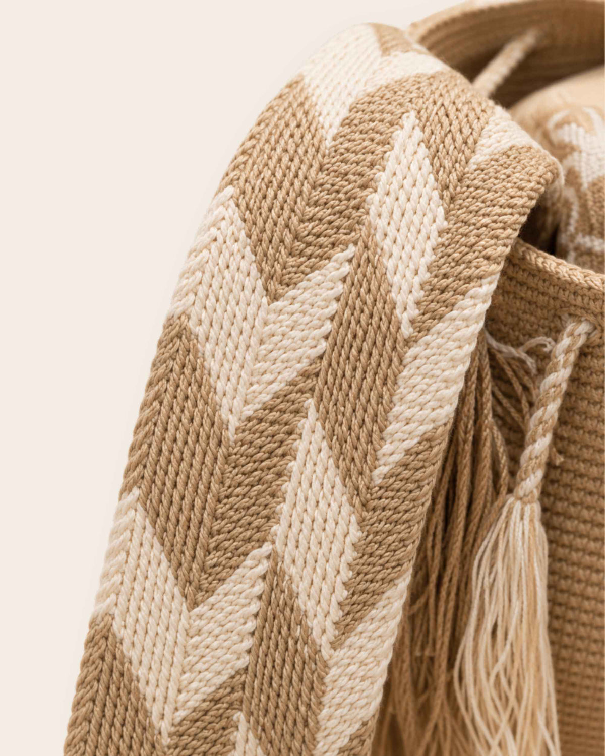 Handwoven shoulder strap detail of Sand & Ivory Wayuu crochet artisan bag