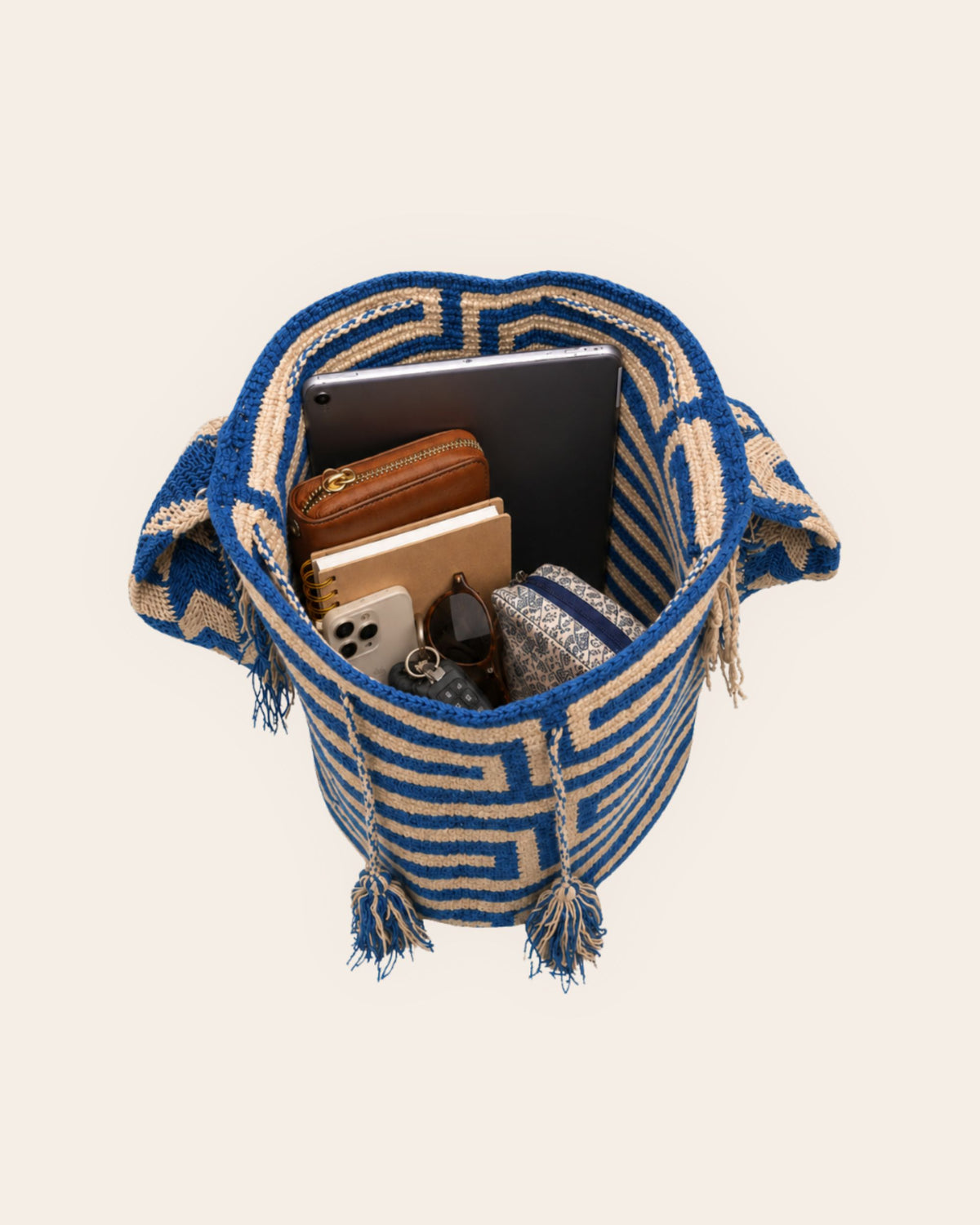 Maresa Blue & Sand Maze Pattern Wayuu Crochet Classic Mochila interior capacity
