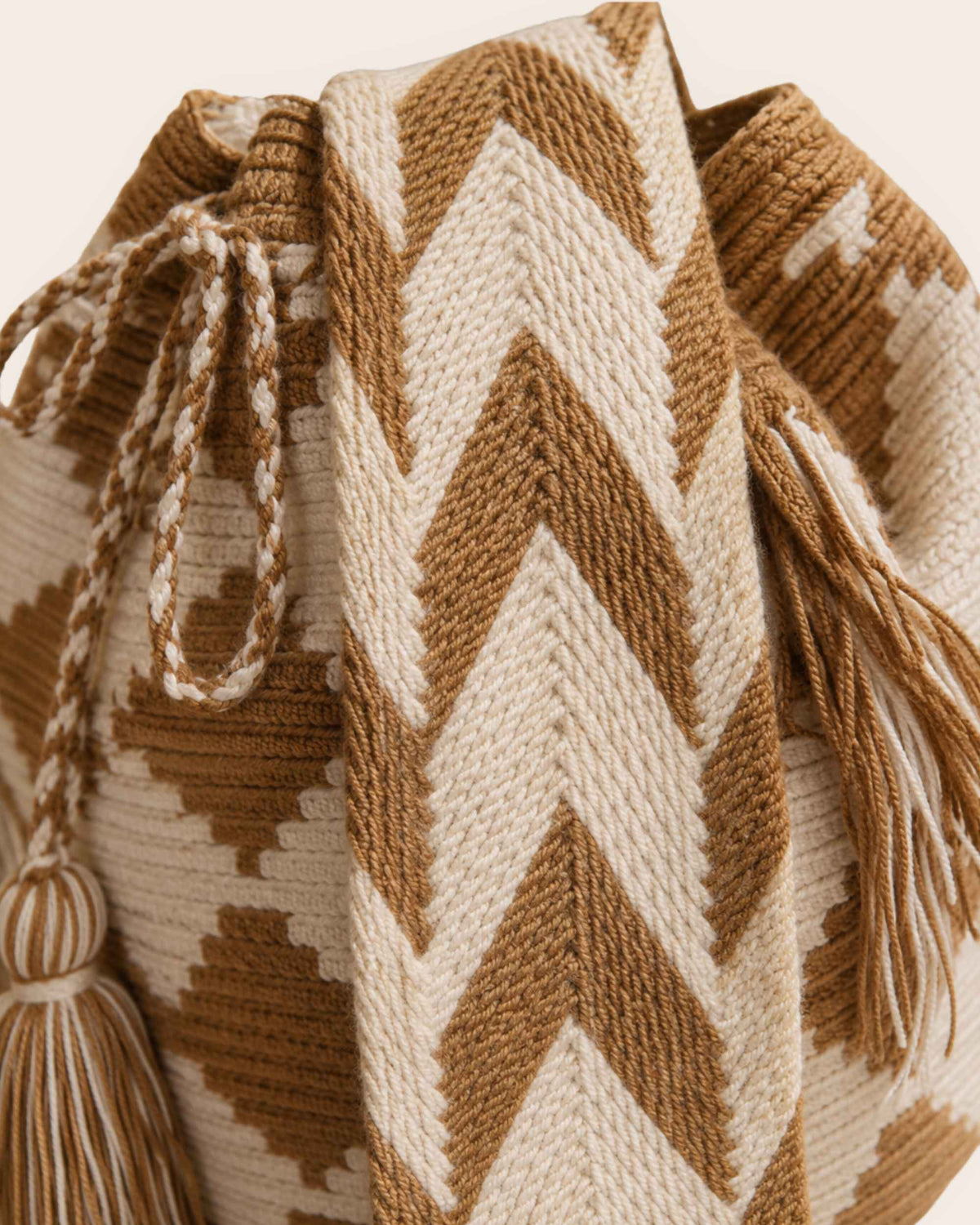 Maresa Camel & Ivory Diamond Pattern Wayuu Crochet Classic Mochila shoulder strap detail