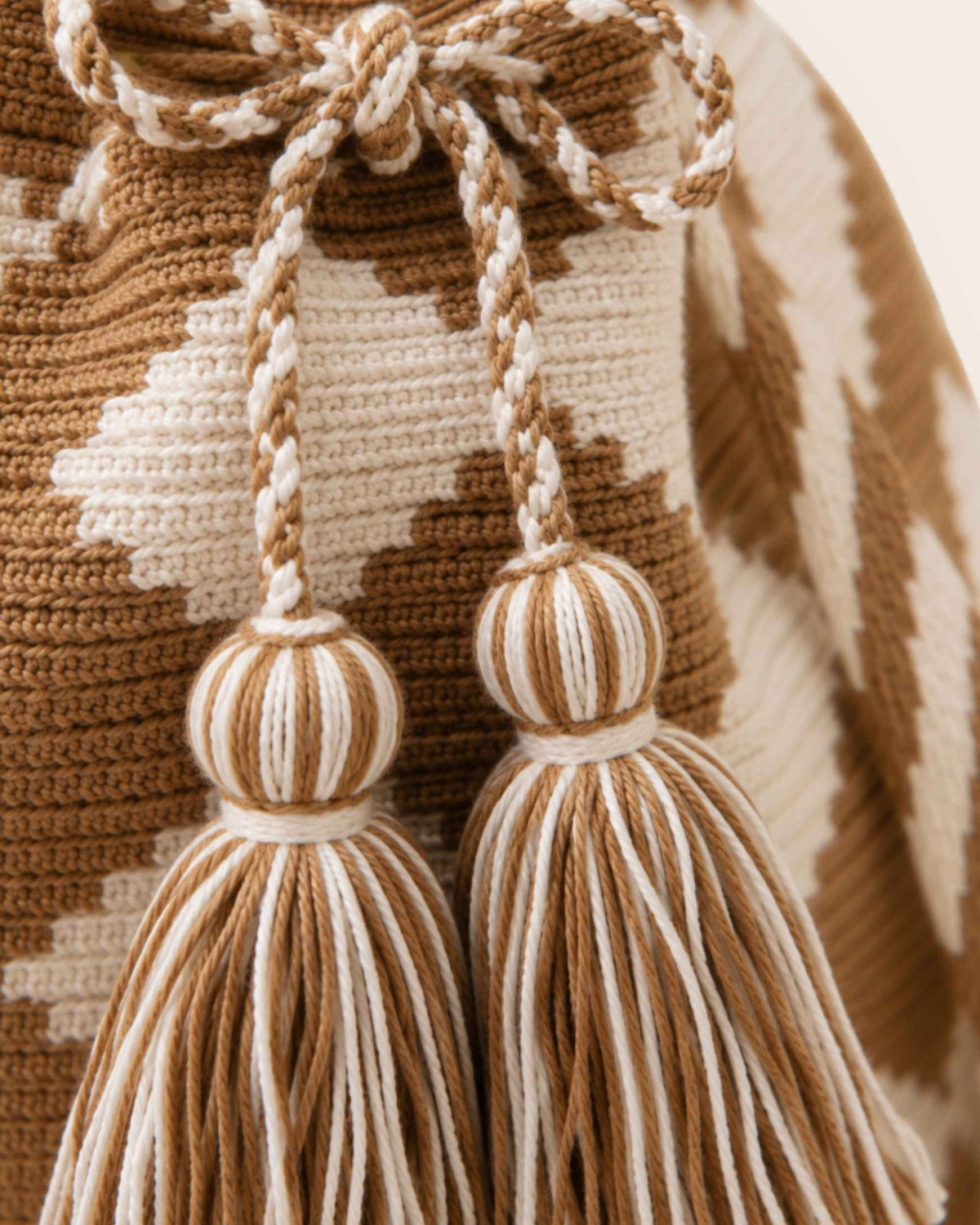 Maresa Camel & Ivory Diamond Pattern Wayuu Crochet Classic Mochila tassel detail
